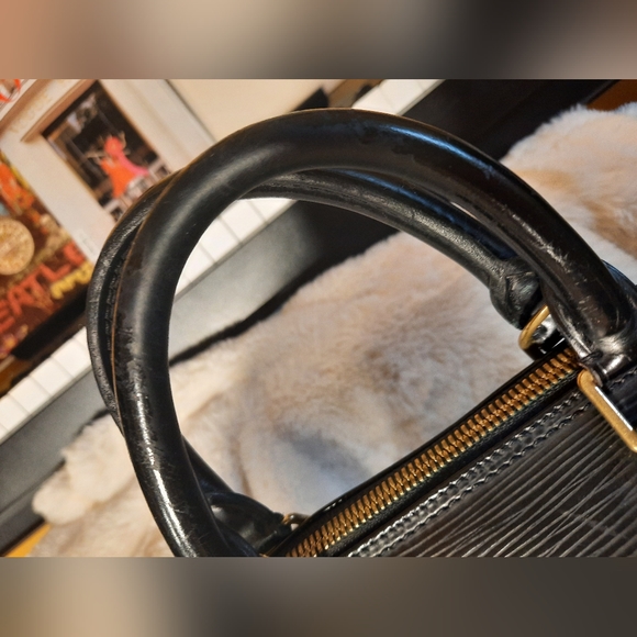 Louis Vuitton Vintage Epi Alma PM - Picture 16 of 16